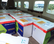 Distribuição das novas doses de vacinas contra a Covid-19 para as 22 Regionais de Saúde.  -  Curitiba, 25/02/2021  -  Foto: José Fernando Ogura/AEN