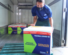 Distribuição das novas doses de vacinas contra a Covid-19 para as 22 Regionais de Saúde.  -  Curitiba, 25/02/2021  -  Foto: José Fernando Ogura/AEN
