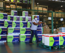 Distribuição das novas doses de vacinas contra a Covid-19 para as 22 Regionais de Saúde.  -  Curitiba, 25/02/2021  -  Foto: José Fernando Ogura/AEN