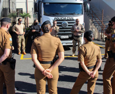Policiais militares que trabalham na Companhia de Comandos e Serviços (CCS) e nas Diretorias da PM estão passando por instruções de tiros no caminhão de simulador de tiros da Polícia Civil do Paraná.  -  Curitiba, 25/02/2021  -  Foto: Soldado Amanda Morais
