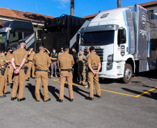 Policiais militares que trabalham na Companhia de Comandos e Serviços (CCS) e nas Diretorias da PM estão passando por instruções de tiros no caminhão de simulador de tiros da Polícia Civil do Paraná.  -  Curitiba, 25/02/2021  -  Foto: Soldado Amanda Morais