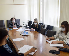 A Secretaria de Estado da Saúde atendeu hoje (26) solicitação da Associação Paranaense de Supermercados (APRAS) para esclarecimentos sobre o novo decreto estadual que determina medidas restritivas de caráter obrigatório, visando o enfrentamento da emergência de saúde pública decorrente da Covid-19.


