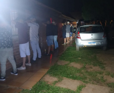 As forças policiais do Paraná fiscalizaram 1.333 estabelecimentos comerciais e realizaram 553 ações de dispersão de aglomeração entre a meia-noite de sábado (27) e as 7 horas desta segunda-feira (1º). Foram 138 prisões e 47 adolescentes apreendidos no primeiro final de semana de reforço na fiscalização das medidas de proteção contra a Covid-19. -  Curitiba, 01/03/2021  -  Foto: Divulgação SESP-PR