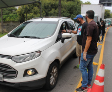 As forças policiais do Paraná fiscalizaram 1.333 estabelecimentos comerciais e realizaram 553 ações de dispersão de aglomeração entre a meia-noite de sábado (27) e as 7 horas desta segunda-feira (1º). Foram 138 prisões e 47 adolescentes apreendidos no primeiro final de semana de reforço na fiscalização das medidas de proteção contra a Covid-19. -  Curitiba, 01/03/2021  -  Foto: Divulgação SESP-PR