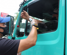 As forças policiais do Paraná fiscalizaram 1.333 estabelecimentos comerciais e realizaram 553 ações de dispersão de aglomeração entre a meia-noite de sábado (27) e as 7 horas desta segunda-feira (1º). Foram 138 prisões e 47 adolescentes apreendidos no primeiro final de semana de reforço na fiscalização das medidas de proteção contra a Covid-19. -  Curitiba, 01/03/2021  -  Foto: Divulgação SESP-PR