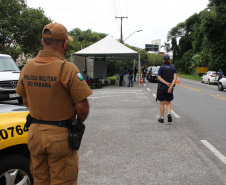 As forças policiais do Paraná fiscalizaram 1.333 estabelecimentos comerciais e realizaram 553 ações de dispersão de aglomeração entre a meia-noite de sábado (27) e as 7 horas desta segunda-feira (1º). Foram 138 prisões e 47 adolescentes apreendidos no primeiro final de semana de reforço na fiscalização das medidas de proteção contra a Covid-19. -  Curitiba, 01/03/2021  -  Foto: Divulgação SESP-PR
