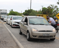 As forças policiais do Paraná fiscalizaram 1.333 estabelecimentos comerciais e realizaram 553 ações de dispersão de aglomeração entre a meia-noite de sábado (27) e as 7 horas desta segunda-feira (1º). Foram 138 prisões e 47 adolescentes apreendidos no primeiro final de semana de reforço na fiscalização das medidas de proteção contra a Covid-19. -  Curitiba, 01/03/2021  -  Foto: Divulgação SESP-PR