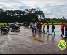 As forças policiais do Paraná fiscalizaram 1.333 estabelecimentos comerciais e realizaram 553 ações de dispersão de aglomeração entre a meia-noite de sábado (27) e as 7 horas desta segunda-feira (1º). Foram 138 prisões e 47 adolescentes apreendidos no primeiro final de semana de reforço na fiscalização das medidas de proteção contra a Covid-19. -  Curitiba, 01/03/2021  -  Foto: Divulgação SESP-PR