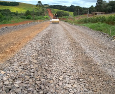 A obra de pavimentação da rodovia PR-239, no trecho que liga os municípios de Pitanga e Mato Rico, na região Central, está sendo retomada pelo Departamento de Estradas de Rodagem do Paraná (DER/PR). A Ordem de Serviços para reinício dos trabalhos foi assinada na última semana de fevereiro. -  Curitiba, 05/03/2021 - Foto: Divulgação DER
