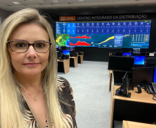 Das áreas técnicas à diretoria, mulheres se destacam na liderança da Copel. Na foto, a engenheira eletricista Suzane Vivian Fritzen Puchta. Ela coordena os trabalhos no Centro Integrado da Distribuição, de onde controla o fornecimento de energia aos 4,8 milhões de consumidores da Copel em todo o Paraná, 24 horas por dia, 7 dias por semana.  - Curitiba, 05/03/2021 - Foto: Divulgação Copel