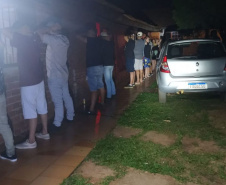 As forças policiais do Paraná fiscalizaram 1.333 estabelecimentos comerciais e realizaram 553 ações de dispersão de aglomeração entre a meia-noite de sábado (27) e as 7 horas desta segunda-feira (1º). Foram 138 prisões e 47 adolescentes apreendidos no primeiro final de semana de reforço na fiscalização das medidas de proteção contra a Covid-19. -  Curitiba, 01/03/2021  -  Foto: Divulgação SESP-PR