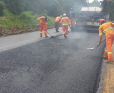 O Departamento de Estradas de Rodagem do Paraná (DER/PR) está realizando melhorias na PRC-487, trecho estadual da Estrada Boiadeira, e na PR-522, rodovias que ligam o município de Ivaí à BR-373, na região dos Campos Gerais. -  Curitiba, 11/03/2021  -  Foto_ Divulgação DER-PR