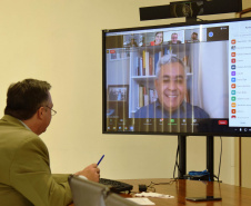 A importância do fortalecimento do sistema único foi a mensagem que o secretário Beto Preto deixou aos formandos do Curso de Especialização em Saúde Pública, promovido pela Escola de Saúde Pública do Paraná. Os 37 alunos concluíram os estudos na turma da 16ª Regional de Saúde de Apucarana. -  Curitiba, 11/03/2021  -  Foto: Américo Antonio/SESA