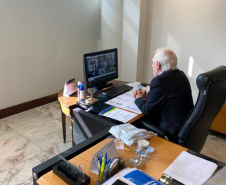 Vice-governador,  Darci Piana, durante reunião com representantes de 12 estados e do Distrito Federal.