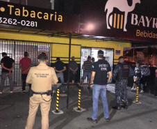 De sexta-feira (19) até domingo (21), 20 pessoas foram encaminhadas para lavratura de termo circunstanciado, oito pontos comerciais foram fechados e 23 autuações administrativas lavradas. - Curitiba, 22/03/2021  -  Foto: Divulgação SESP-PR