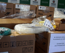 A Secretaria de Estado da Saúde (Sesa) recebeu nesta quarta-feira (24), ventiladores e monitores doados por entidades e iniciativa privada em apoio ao enfrentamento da Covid-19 no Paraná. As doações podem viabilizar a abertura de 40 a 70 leitos de UTI para reforçar o atendimento na pandemia. -  Curitiba, 24/03/2021  -  Foto: Américo Antonio/SESA