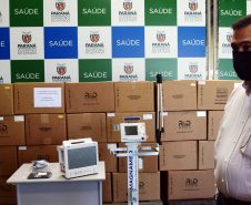 A Secretaria de Estado da Saúde (Sesa) recebeu nesta quarta-feira (24), ventiladores e monitores doados por entidades e iniciativa privada em apoio ao enfrentamento da Covid-19 no Paraná. As doações podem viabilizar a abertura de 40 a 70 leitos de UTI para reforçar o atendimento na pandemia. -  Curitiba, 24/03/2021  -  Foto: Américo Antonio/SESA
