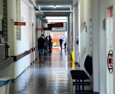 O Complexo Hospitalar do Trabalhador (CHT) é referência no atendimento durante a pandemia. As unidades que integram a rede hospitalar própria do Paraná, adotaram estratégias assertivas de atendimento à Covid-19 e já realizaram mais de 5,5 mil atendimentos em pouco mais de um ano.  -  Curitiba, 24/03/2021  -  Foto: Américo Antonio/SESA