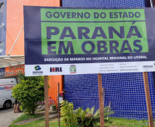 Inaugurado em 19 de fevereiro de 2009, o Hospital Regional do Litoral (HRL) em Paranaguá, passa pela primeira vez por uma reforma. A unidade recebeu um recente investimento de mais de R$ 600 mil do Governo do Estado para reparos, além de novo mobiliário, equipamentos e duas ambulâncias com UTI, no valor estimado de R$ 2 milhões. O hospital mais que triplicou a disponibilidade de UTI?s, passando de 14 para 49 leitos, entre gerais e Covid-19.  -  Curitiba, 25/03/2021  -  Foto: Divulgação SESA