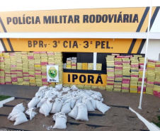 Mais de 4,7 toneladas de maconha foram apreendidas por policiais militares do Batalhão de Polícia Rodoviária (BPRv) durante uma abordagem de rotina. A apreensão, que é a maior do ano, começou por volta de 12h30 de quinta-feira (25/03) na cidade de Iporã, no Noroeste do estado, e resultou na prisão de um homem. A droga estava escondida em uma carga de chia. Curitiba, 25/03/2021 - Foto: Divulgação SESP