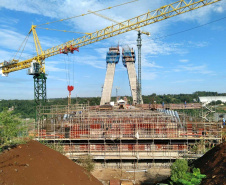 Nova ponte entre Brasil e Paraguai alcança 49% de conclusão . Foto:DER
