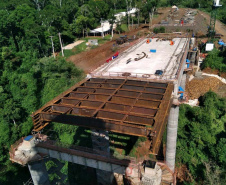 Nova ponte entre Brasil e Paraguai alcança 49% de conclusão . Foto:DER
