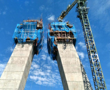 Nova ponte entre Brasil e Paraguai alcança 49% de conclusão . Foto:DER