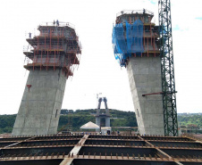 Nova ponte entre Brasil e Paraguai alcança 49% de conclusão . Foto:DER