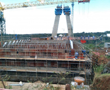 Nova ponte entre Brasil e Paraguai alcança 49% de conclusão . Foto:DER