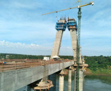 Nova ponte entre Brasil e Paraguai alcança 49% de conclusão . Foto:DER