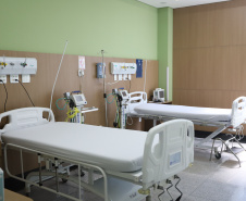 O governador Carlos Massa Ratinho Junior e o secretário estadual da Saúde, Beto Preto, no Hospital do Rocio nesta segunda-feira (29), para a abertura de 50 novos leitos UTI SUS exclusivos para Covid-19. Acompanhados do Diretor Geral do Hospital, Luiz Ernesto Wendler  e o do prefeito de Campo Largo, Mauricio Rivabem. 29/03/2021 - Foto: Geraldo Bubniak/AEN