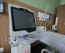 O governador Carlos Massa Ratinho Junior e o secretário estadual da Saúde, Beto Preto, no Hospital do Rocio nesta segunda-feira (29), para a abertura de 50 novos leitos UTI SUS exclusivos para Covid-19. Acompanhados do Diretor Geral do Hospital, Luiz Ernesto Wendler  e o do prefeito de Campo Largo, Mauricio Rivabem. 29/03/2021 - Foto: Geraldo Bubniak/AEN