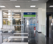 O governador Carlos Massa Ratinho Junior e o secretário estadual da Saúde, Beto Preto, no Hospital do Rocio nesta segunda-feira (29), para a abertura de 50 novos leitos UTI SUS exclusivos para Covid-19. Acompanhados do Diretor Geral do Hospital, Luiz Ernesto Wendler  e o do prefeito de Campo Largo, Mauricio Rivabem. 29/03/2021 - Foto: Geraldo Bubniak/AEN
