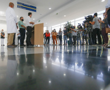 O governador Carlos Massa Ratinho Junior e o secretário estadual da Saúde, Beto Preto, entregam 50 novos leitos UTI SUS exclusivos para Covid-19 no Hospital do Rocio, em Campo Largo. Foto: Jonathan Campos/AEN