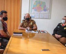 Com a proposta de aliar doutrina com a prática para disseminar conhecimento aos profissionais de segurança pública, oficiais da Polícia Militar do Paraná escreveram o livro Negociação em Crises Policiais - Teoria e Prática