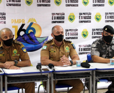 Um grupo responsável pelo tráfico de drogas na região do Vitória Régia, na Cidade Industrial de Curitiba, foi alvo da Operação Palácios da Polícia Militar nesta terça-feira (30/03). As equipes cumpriram 23 mandados de Busca e Apreensão e 12 mandados de Prisão em pontos de venda e consumo de drogas e nas residências de pessoas envolvidas com a atividade criminosa.  -  Curitiba, 30/03/2021  -  Foto: Soldado Amanda Marais