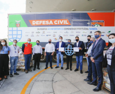 Comunidade portuária arrecada 9 mil cestas básicas para doação[gravata] Funcionários dos portos do Paraná, empresas e órgãos que atuam em Paranaguá e Antonina participam da segunda edição da campanha Cesta Solidária, promovida pela Superintendência Geral de Ação Solidária (SGAS). Foram arrecadadas 125 toneladas de alimentos, parte deles entregues nesta quarta-feira (31) ao governador Carlos Massa Ratinho Junior.  -  Curitiba, 31/03/2021  -  Foto: Jonathan Campos/AEN