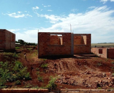 As 60 moradias em construção no município de Maripá, na região Oeste do Estado, estão com 7% do cronograma de construção concluído. A medição foi feita por técnicos da Cohapar que estiveram no conjunto habitacional nesta quarta-feira (31) para fiscalizar o andamento dos trabalhos e garantir a qualidade das moradias. -  Curitiba, 31/03/2021  -  Foto: Divulgação Cohapar