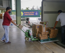02.04.2021 - Entrega de medicamentos e vacinas para regionais.
Foto Gilson Abreu/AEN