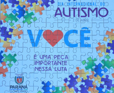 Noventa peças formam o quebra-cabeça que uniu autoridades do Paraná em prol da conscientização sobre o Transtorno do Espectro Autista, nesta segunda-feira (5). Em uma ação organizada pela Superintendência Geral de Ação Solidária do Governo do Estado (SGAS), o governador Carlos Massa Ratinho Junior, secretários de Estado e chefes de outros poderes compareceram ao Palácio Iguaçu para montarem uma peça do mosaico que serve de metáfora para a complexidade do autismo.Foto: Jose Fernando Ogura/AEN