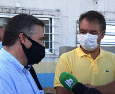 O secretário de Estado da Saúde, Beto Preto, visitou o Hospital Regional de Guaraqueçaba e as obras da maternidade anexa ao pronto socorro do município de Guaratuba nesta segunda-feira (5).
Foto: Américo Antonio/SESA