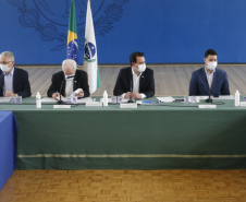 As pequenas e microempresas paranaenses dos segmentos mais afetados pela pandemia receberão um auxílio emergencial do Governo do Estado. O anúncio foi feito na manhã desta terça-feira (6) pelo governador Carlos Massa Ratinho Junior em um encontro com deputados estaduais, chefes de outros Poderes e representantes do setor produtivo.  Foto:Gilson Abreu/AEN