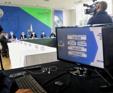 As pequenas e microempresas paranaenses dos segmentos mais afetados pela pandemia receberão um auxílio emergencial do Governo do Estado. O anúncio foi feito na manhã desta terça-feira (6) pelo governador Carlos Massa Ratinho Junior em um encontro com deputados estaduais, chefes de outros Poderes e representantes do setor produtivo.  Foto:Gilson Abreu/AEN