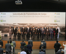 O governador Carlos Massa Ratinho Junior acompanha o  presidente Jair Bolsonaro nesta quarta-feira (7),   na transmissao de cargo do  diretor-geral brasileiro da Itaipu Binacional, o general João Francisco Ferreira .  07/04/2021 - Foto: Geraldo Bubniak/AEN