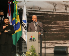 O governador Carlos Massa Ratinho Junior acompanha o  presidente Jair Bolsonaro nesta quarta-feira (7),   na transmissao de cargo do  diretor-geral brasileiro da Itaipu Binacional, o general João Francisco Ferreira .  07/04/2021 - Foto: Geraldo Bubniak/AEN