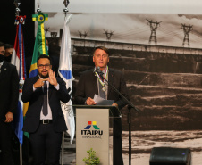 O governador Carlos Massa Ratinho Junior acompanha o  presidente Jair Bolsonaro nesta quarta-feira (7),   na transmissao de cargo do  diretor-geral brasileiro da Itaipu Binacional, o general João Francisco Ferreira .  07/04/2021 - Foto: Geraldo Bubniak/AEN
