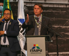 O governador Carlos Massa Ratinho Junior acompanha o  presidente Jair Bolsonaro nesta quarta-feira (7),   na transmissao de cargo do  diretor-geral brasileiro da Itaipu Binacional, o general João Francisco Ferreira .  07/04/2021 - Foto: Geraldo Bubniak/AEN