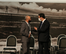 O governador Carlos Massa Ratinho Junior acompanha o  presidente Jair Bolsonaro nesta quarta-feira (7),   na transmissao de cargo do  diretor-geral brasileiro da Itaipu Binacional, o general João Francisco Ferreira .  07/04/2021 - Foto: Geraldo Bubniak/AEN