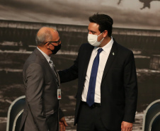 O governador Carlos Massa Ratinho Junior acompanha o  presidente Jair Bolsonaro nesta quarta-feira (7),   na transmissao de cargo do  diretor-geral brasileiro da Itaipu Binacional, o general João Francisco Ferreira .  07/04/2021 - Foto: Geraldo Bubniak/AEN