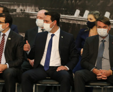 O governador Carlos Massa Ratinho Junior acompanha o  presidente Jair Bolsonaro nesta quarta-feira (7),   na transmissao de cargo do  diretor-geral brasileiro da Itaipu Binacional, o general João Francisco Ferreira .  07/04/2021 - Foto: Geraldo Bubniak/AEN